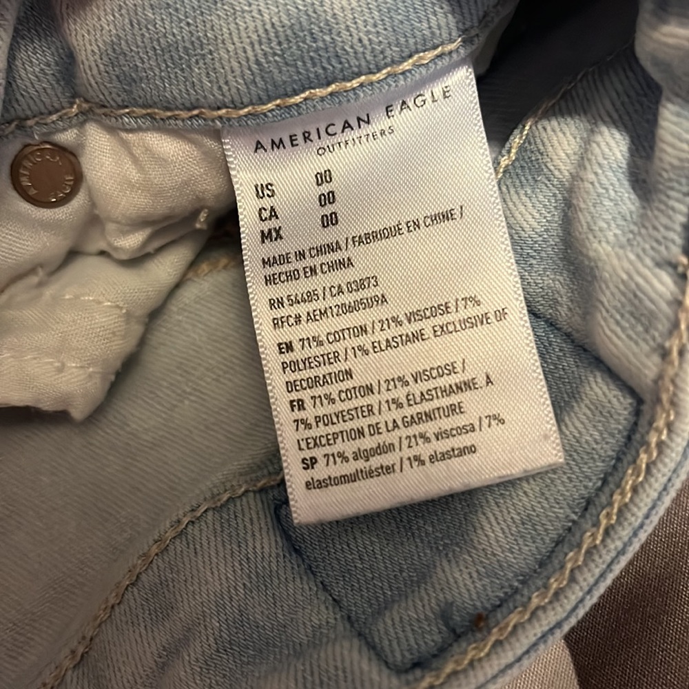 American Eagle Outfitters Light Wash Distressed Jean Shorts - Picture 3 of 3